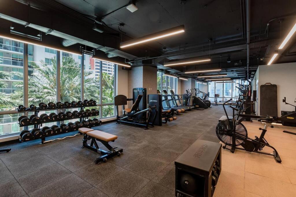 Amazing 2 Bedroom 30th Floor Downtown Free Parking