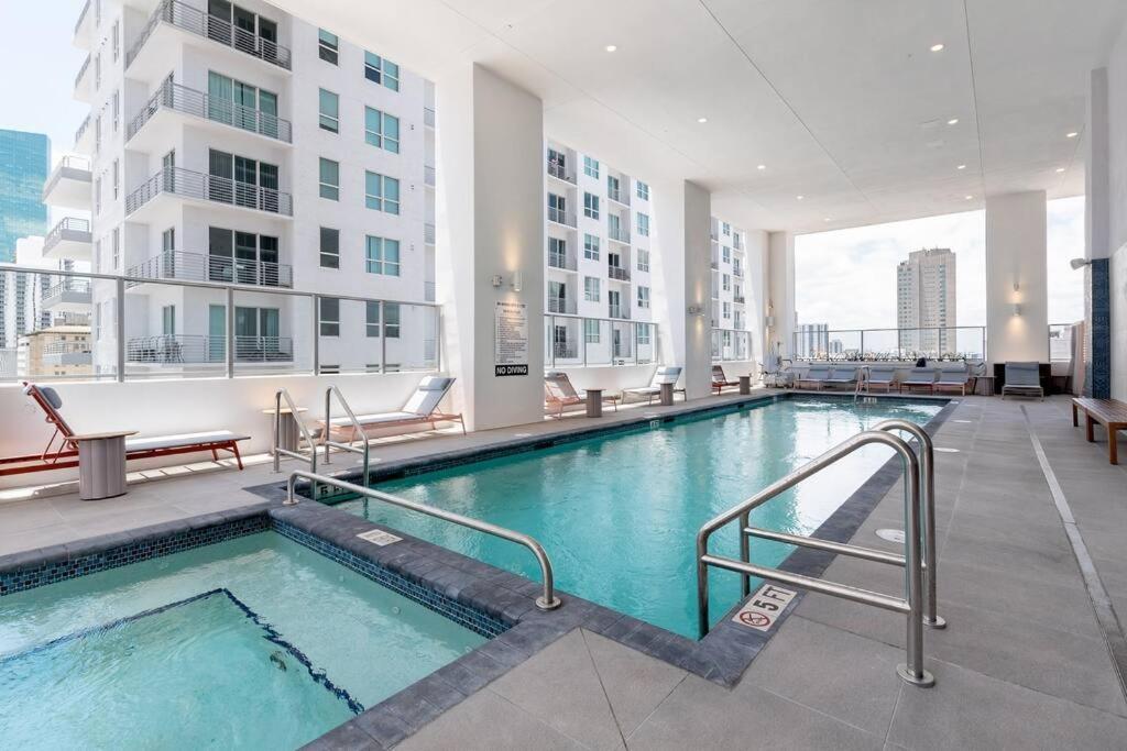 Amazing 2 Bedroom 30th Floor Downtown Free Parking Miami