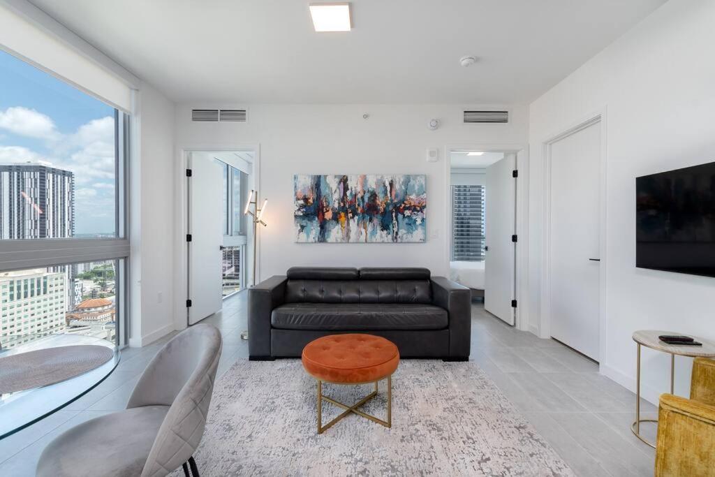 Amazing 2 Bedroom 30th Floor Downtown Free Parking Apartment