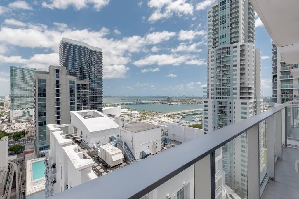 Amazing 2 Bedroom 30th Floor Downtown Free Parking Apartment