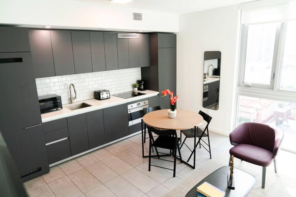 Apartment Charming 2 Bedroom Downtown 2106 Free Parking