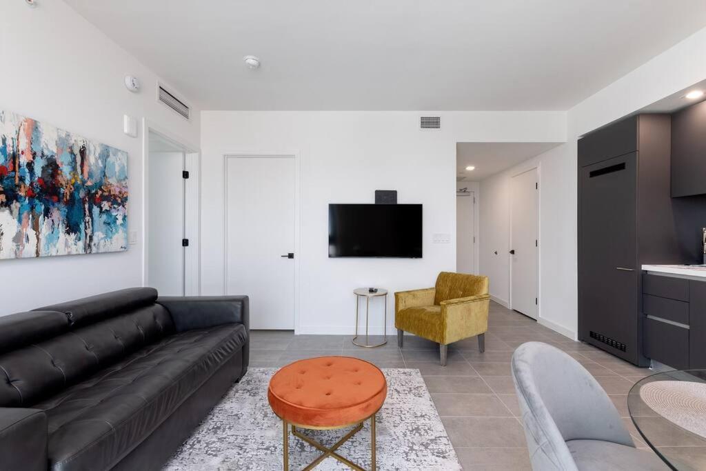 Amazing 2 Bedroom 30th Floor Downtown Free Parking *