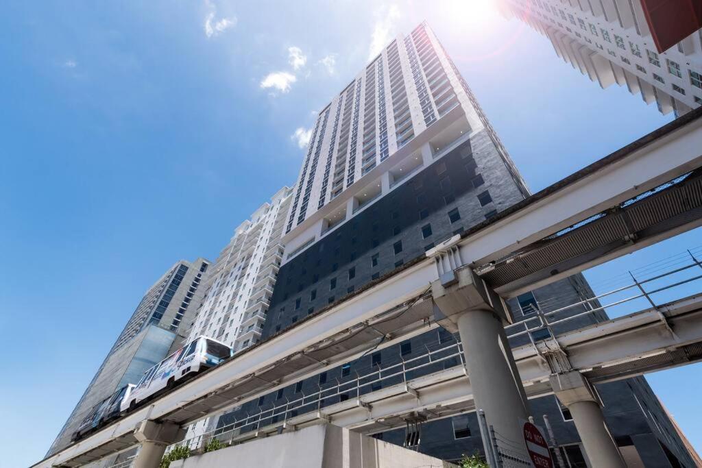 Amazing 2 Bedroom 30th Floor Downtown Free Parking Apartment Miami