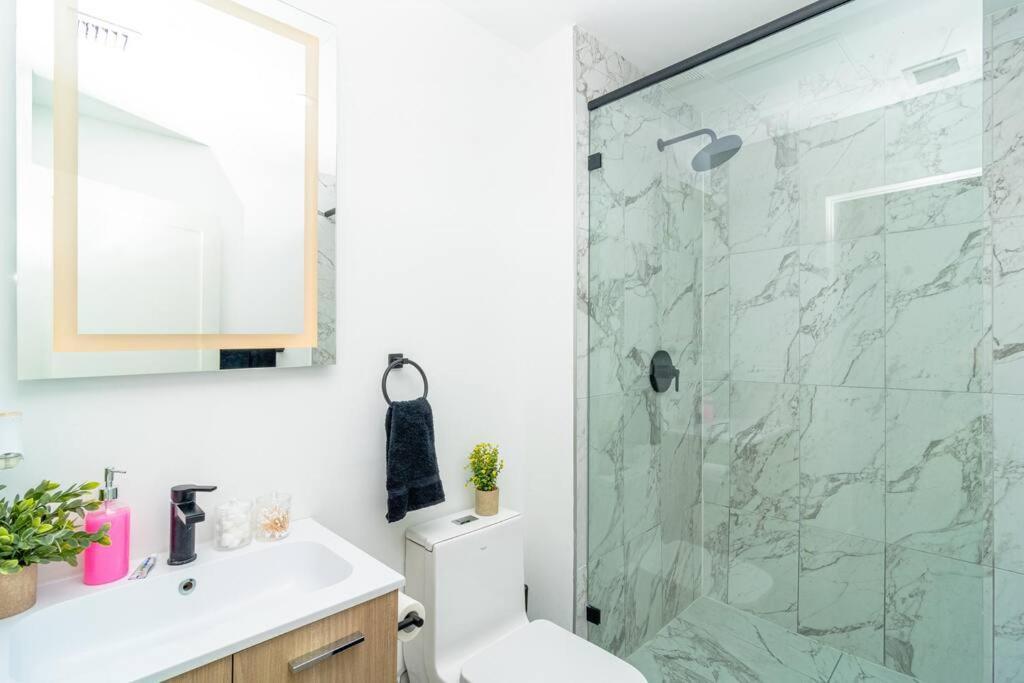 King Bed Brand New Oasis Minutes To Brickell *