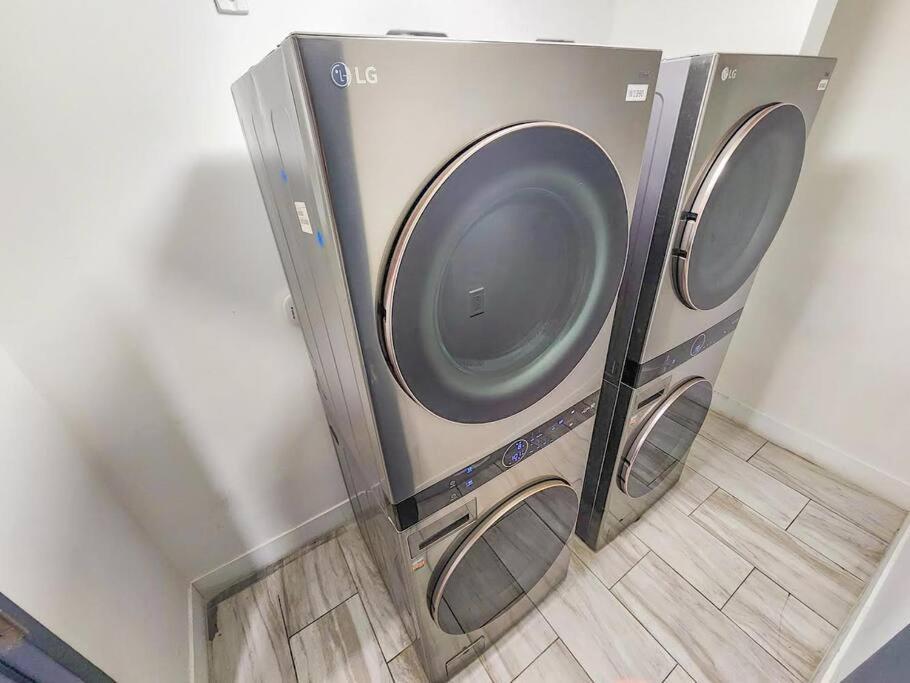 King Bed Brand New Oasis Minutes To Brickell * Miami