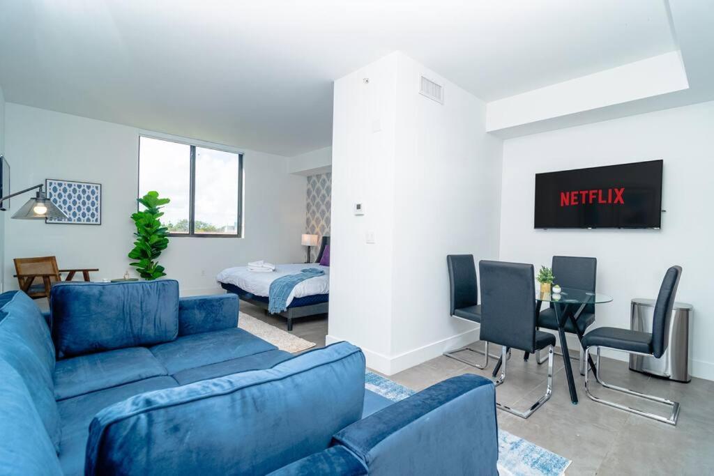 King Bed Brand New Oasis Minutes To Brickell Apartment *