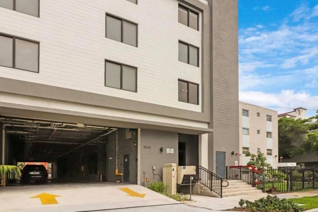 King Bed Brand New Oasis Minutes To Brickell *