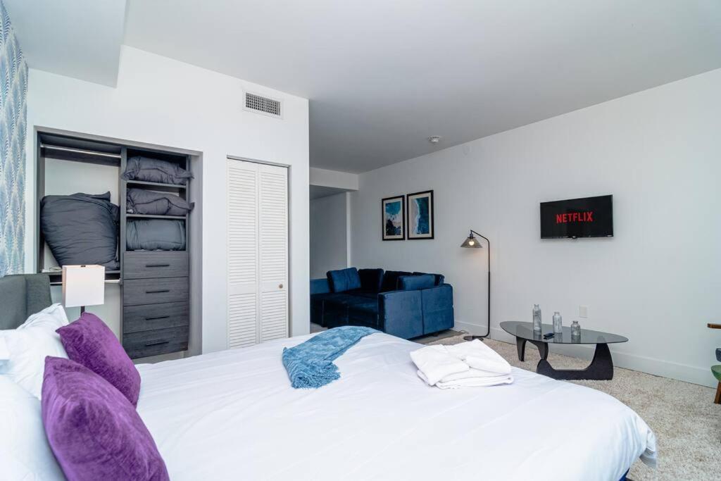 Apartment King Bed Brand New Oasis Minutes To Brickell Miami