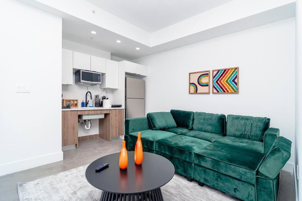 King Bed Brand New Oasis Minutes To Brickell Apartment *