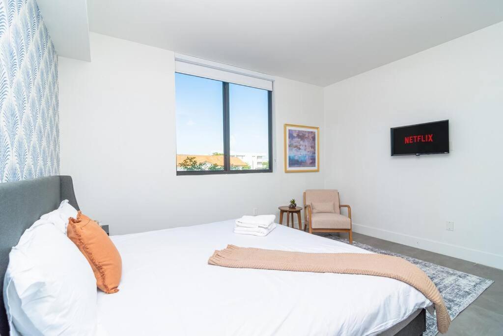 King Bed Brand New Oasis Minutes To Brickell *