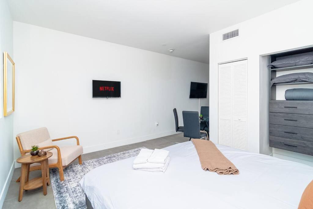 King Bed Brand New Oasis Minutes To Brickell Apartment