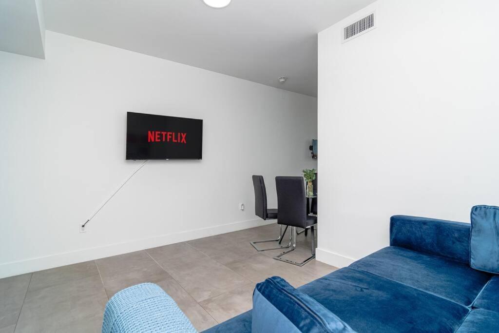 King Bed Brand New Oasis Minutes To Brickell Miami