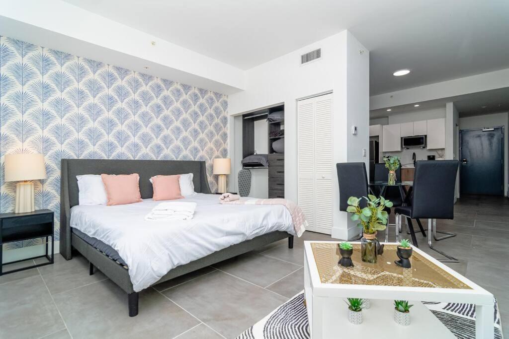 King Bed Brand New Oasis Minutes To Brickell Miami
