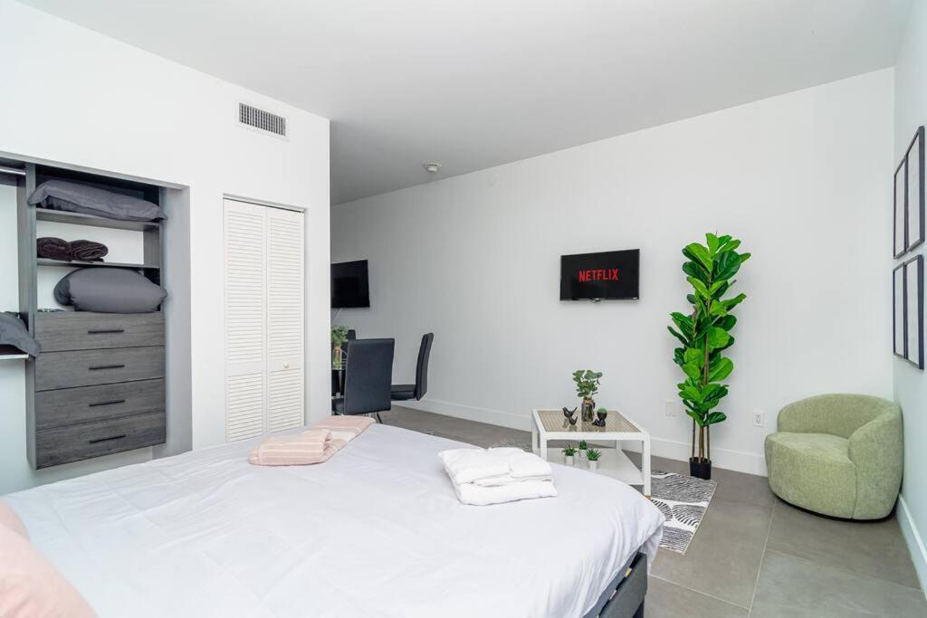 King Bed Brand New Oasis Minutes To Brickell Apartment Miami