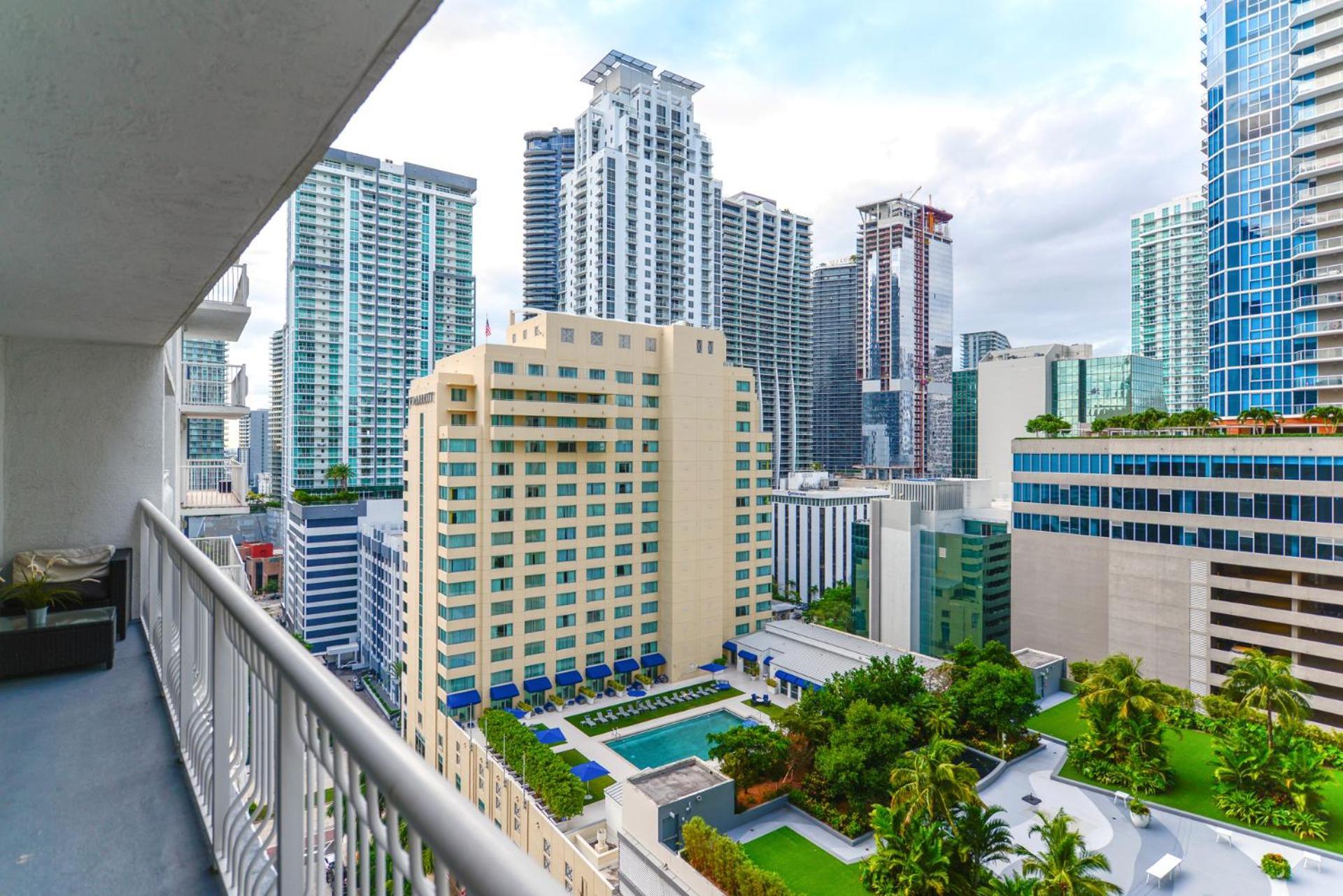 Apartment Beautiful That Will Make Feel Like At Miami