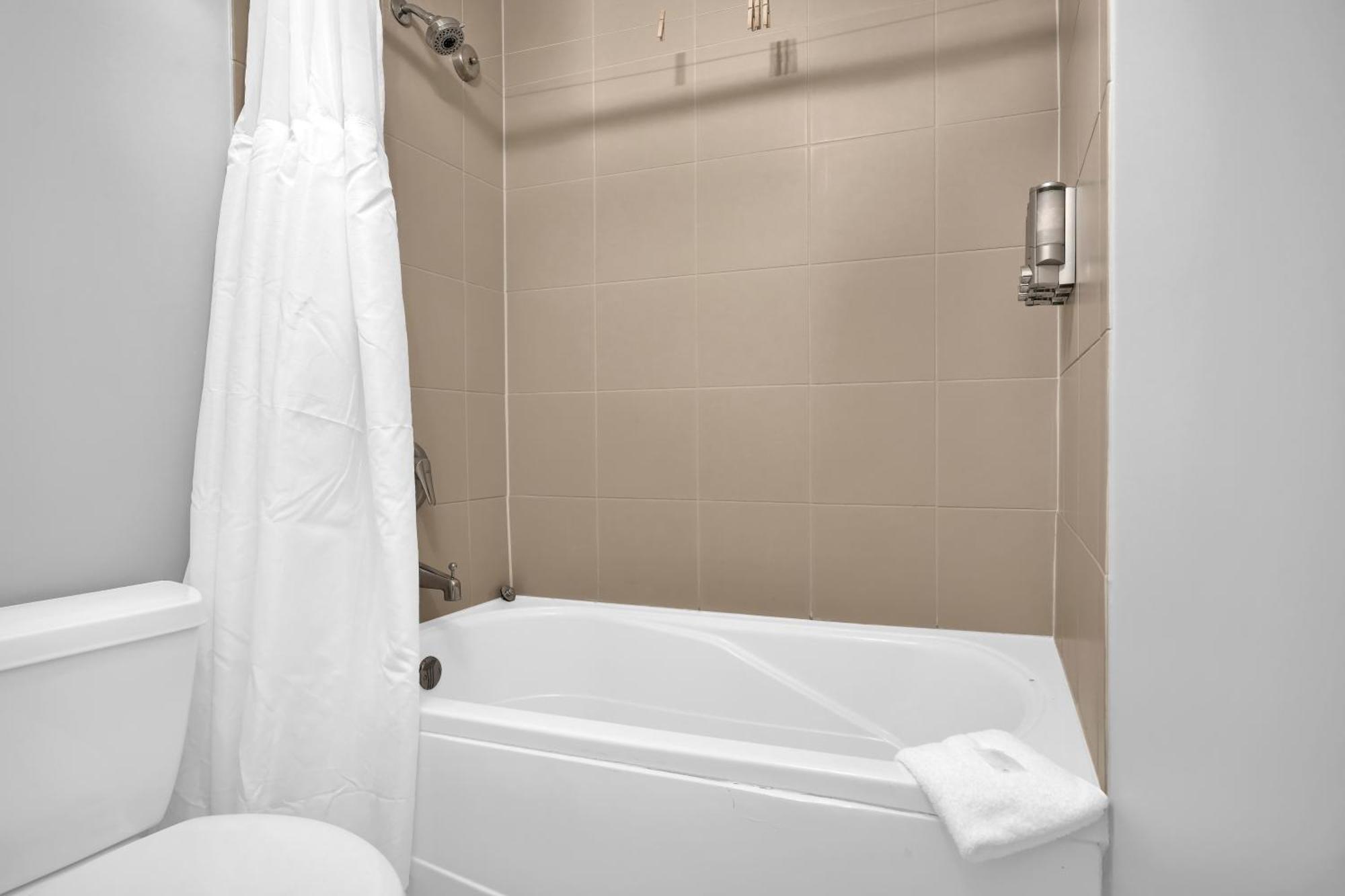 Fabulous 2 Bedroom In Heart Of Grove * Miami