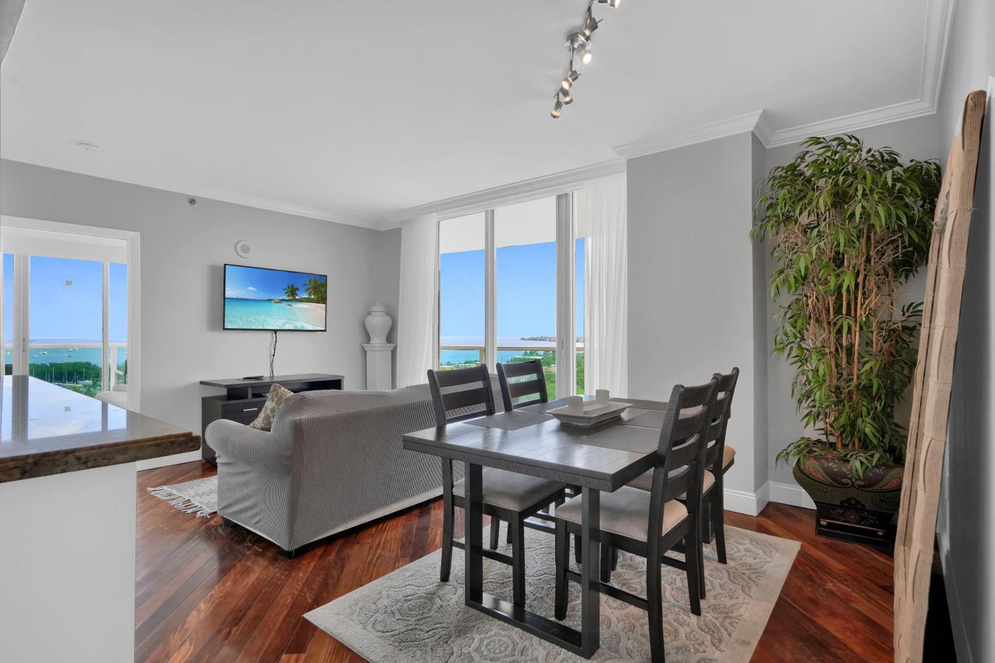 Fabulous 2 Bedroom In Heart Of Grove