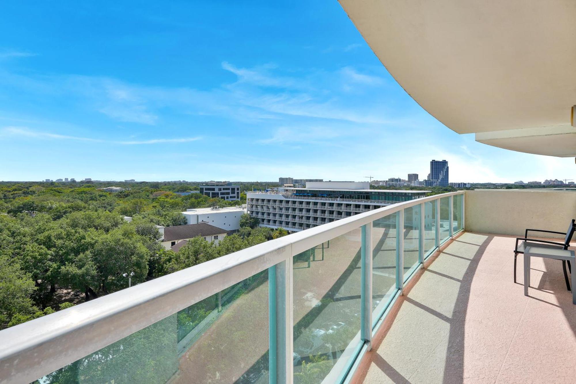 Fabulous 2 Bedroom In Heart Of Grove Miami