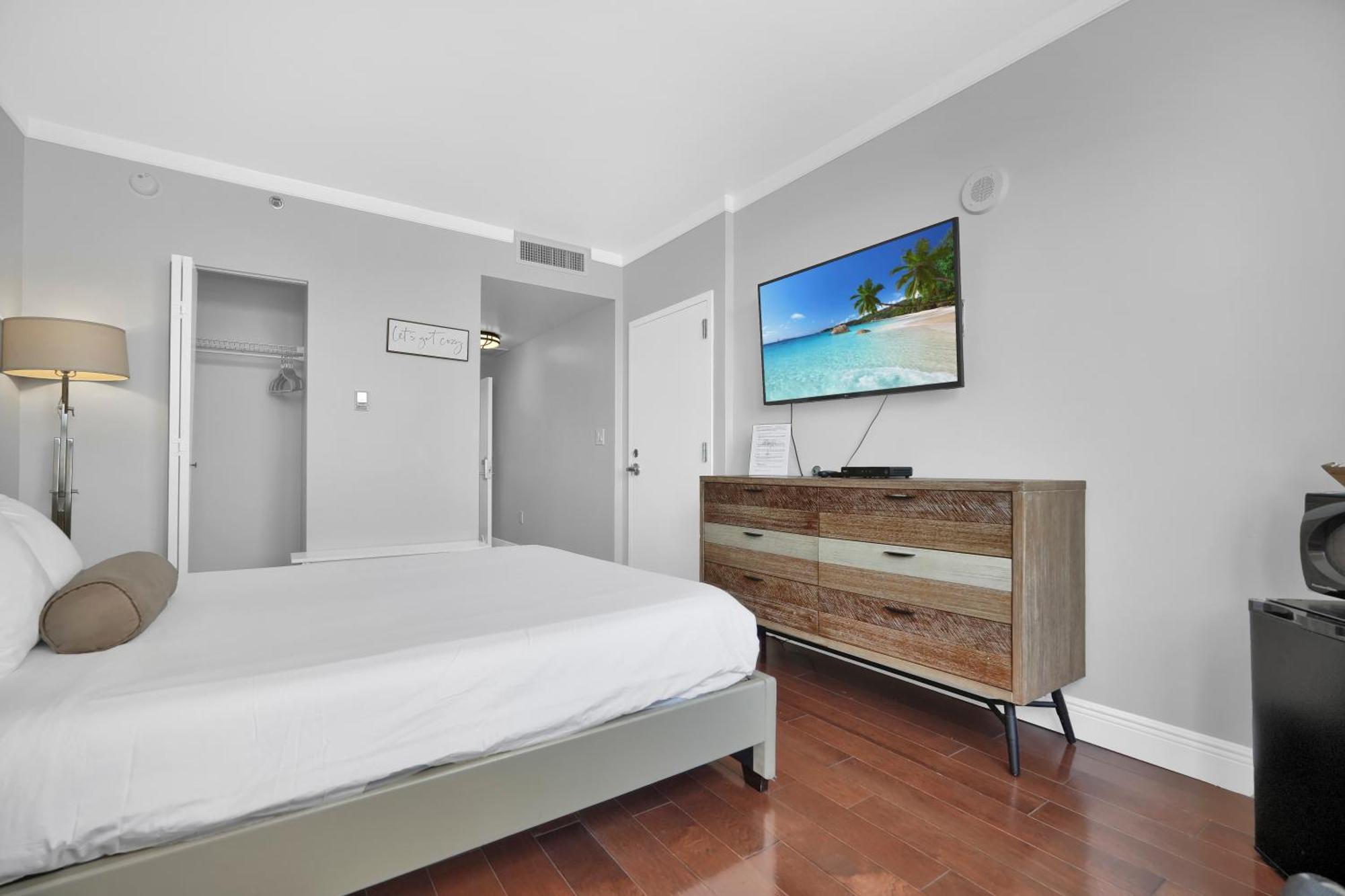 Fabulous 2 Bedroom In Heart Of Grove