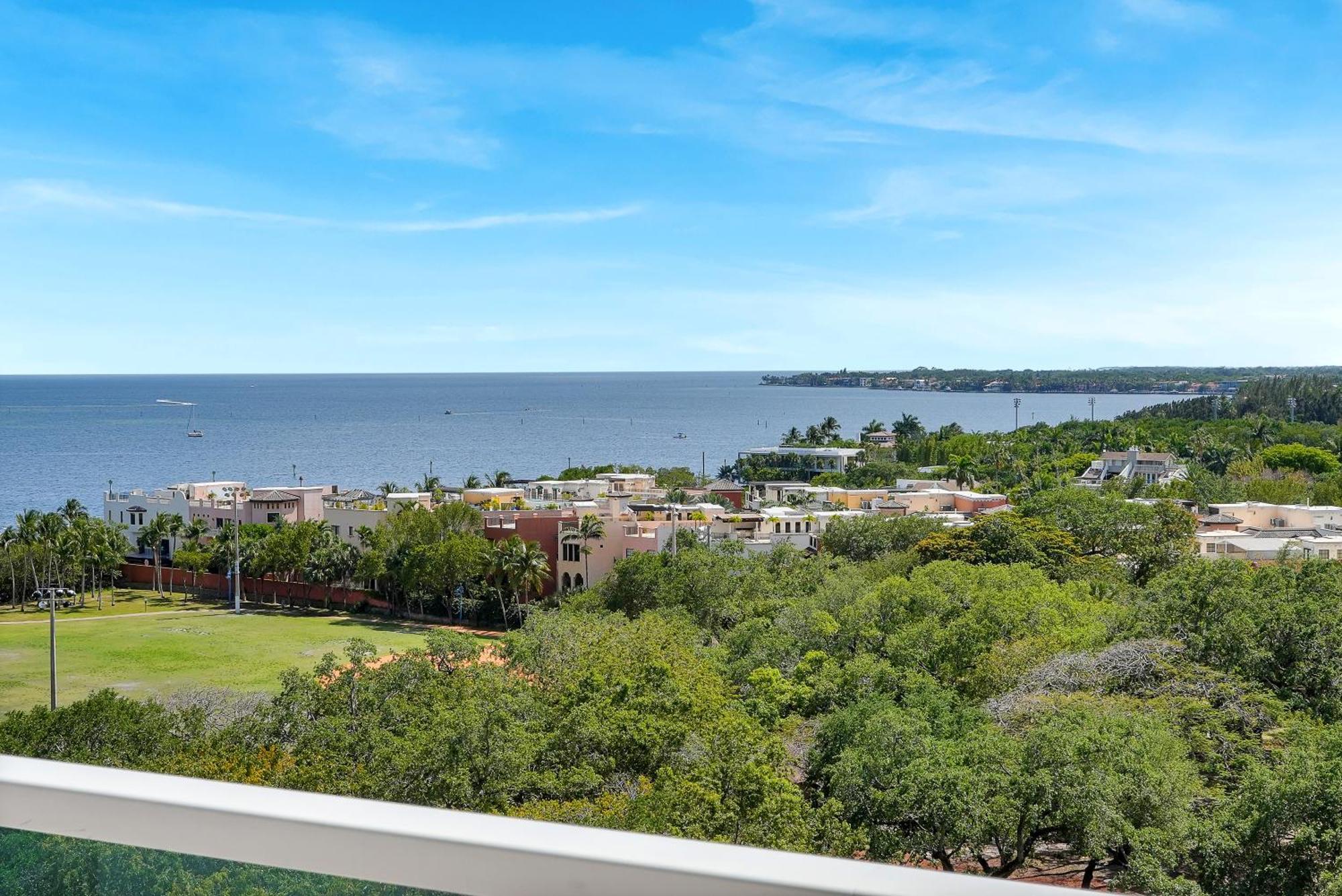 Fabulous 2 Bedroom In Heart Of Grove Miami