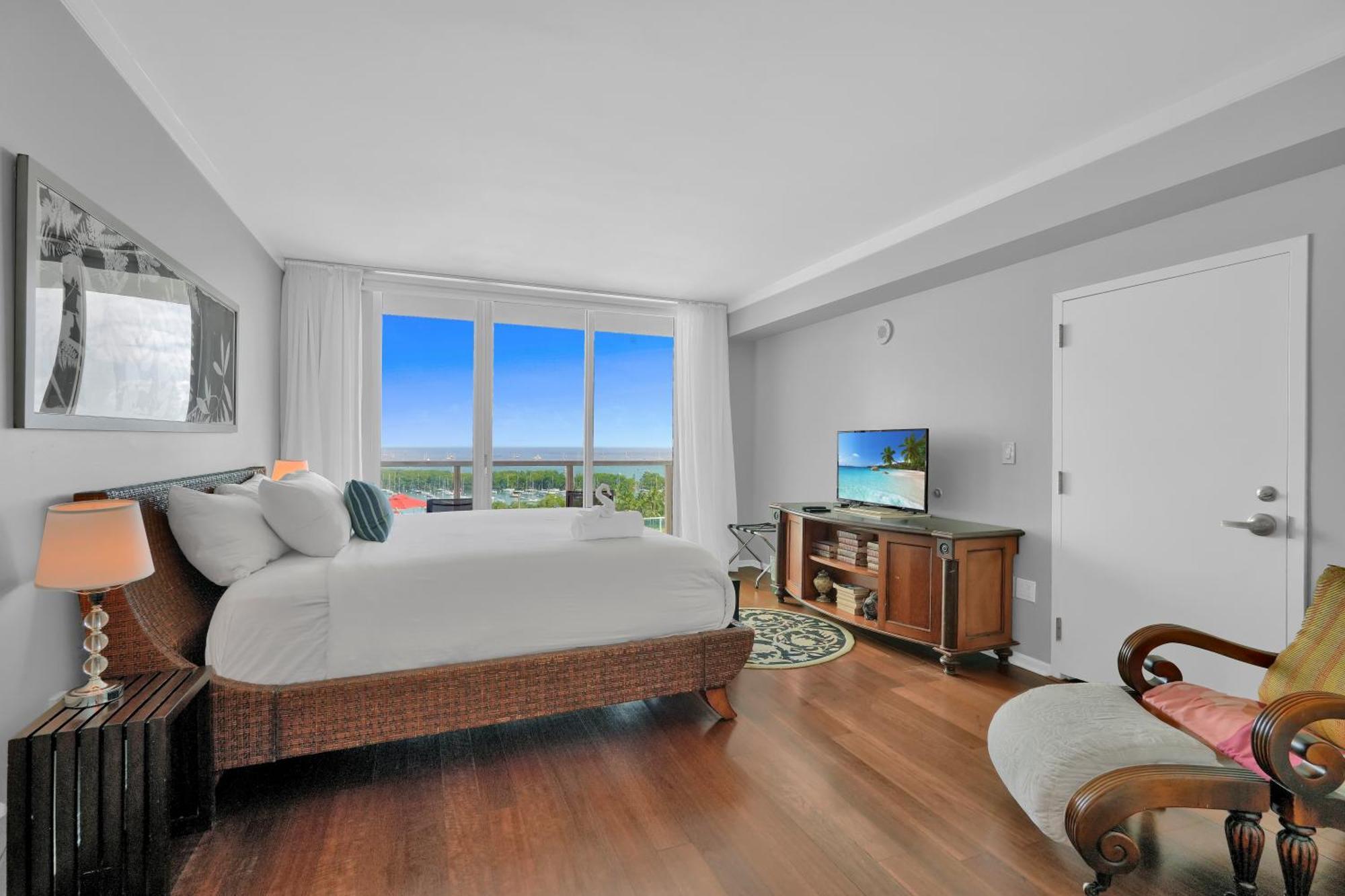 Tropical Paradise Spacious 3 Bedroom Aparthotel Miami
