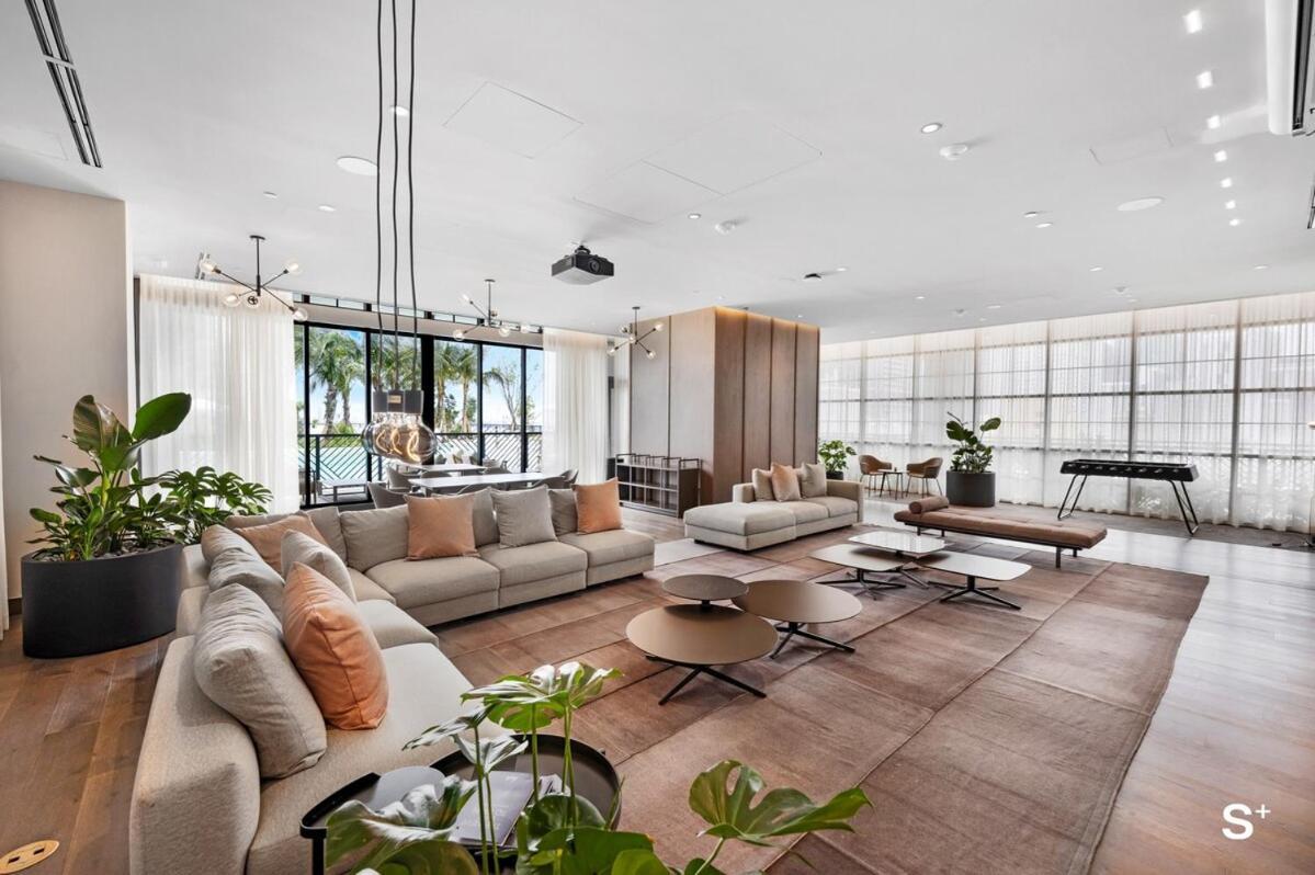 Chic Downtown 1br With Stunning Skyline Views Inn *