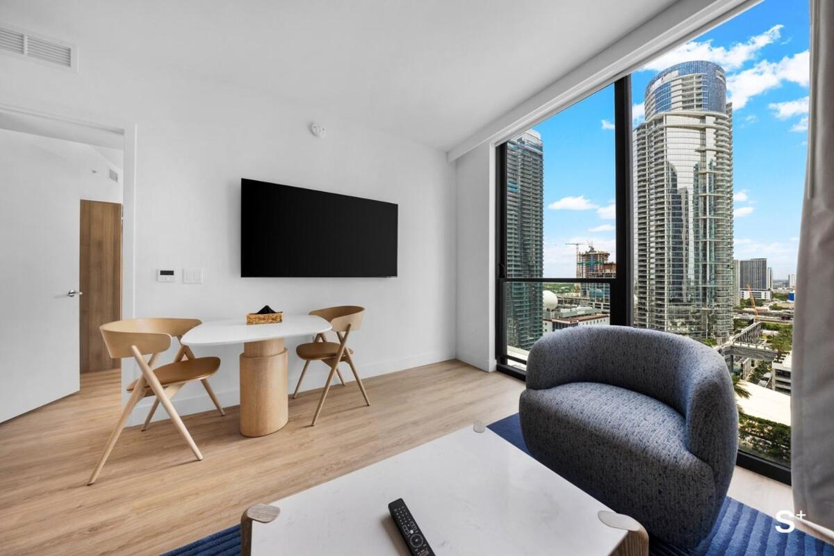 Chic Downtown 1br With Stunning Skyline Views Inn *