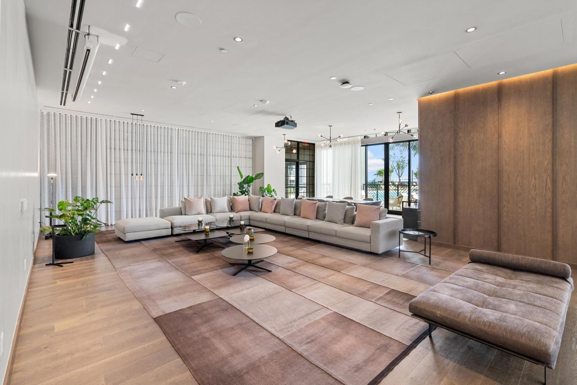 New Luxurious Floor 35th - Miami's Heart *