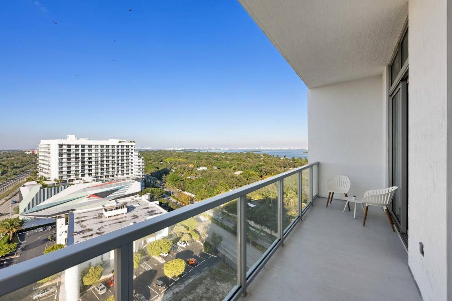 Apartment Luxury & Modern In Design District With Pool *