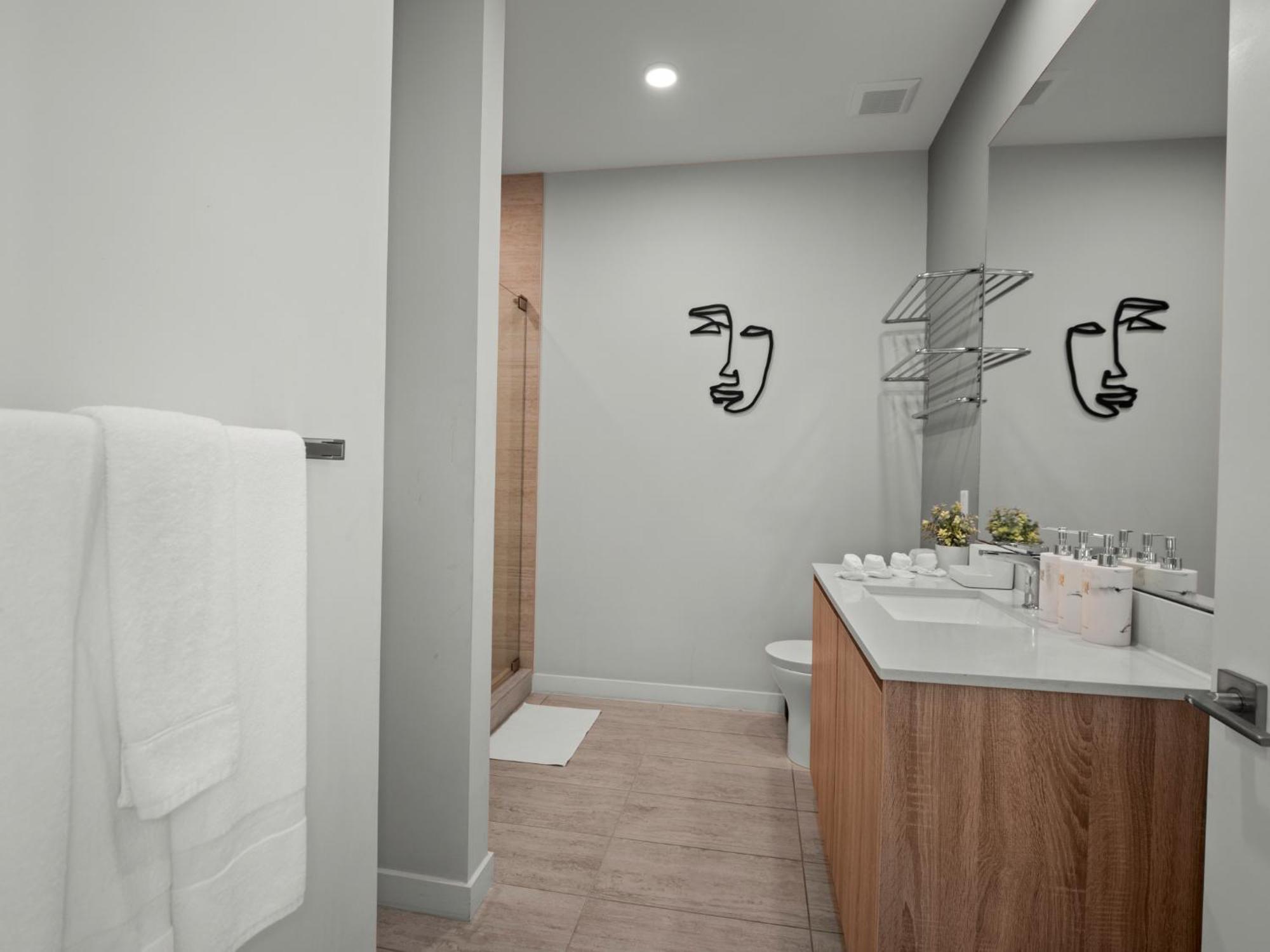 Luxury & Modern In Design District With Pool Apartment