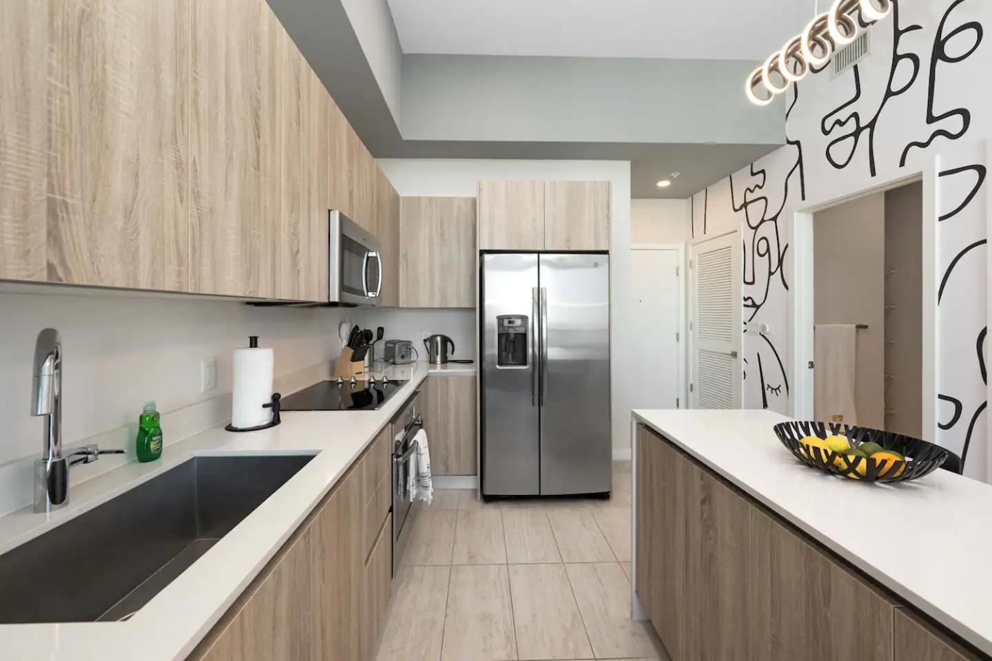 Luxury & Modern In Design District With Pool *