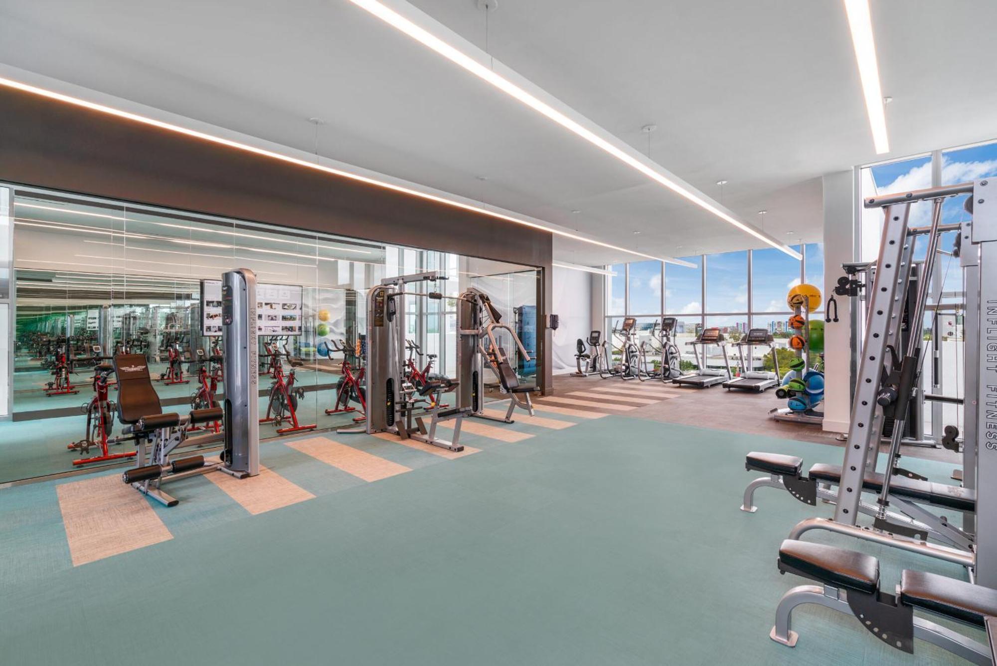 Luxury & Modern In Design District With Pool * Miami
