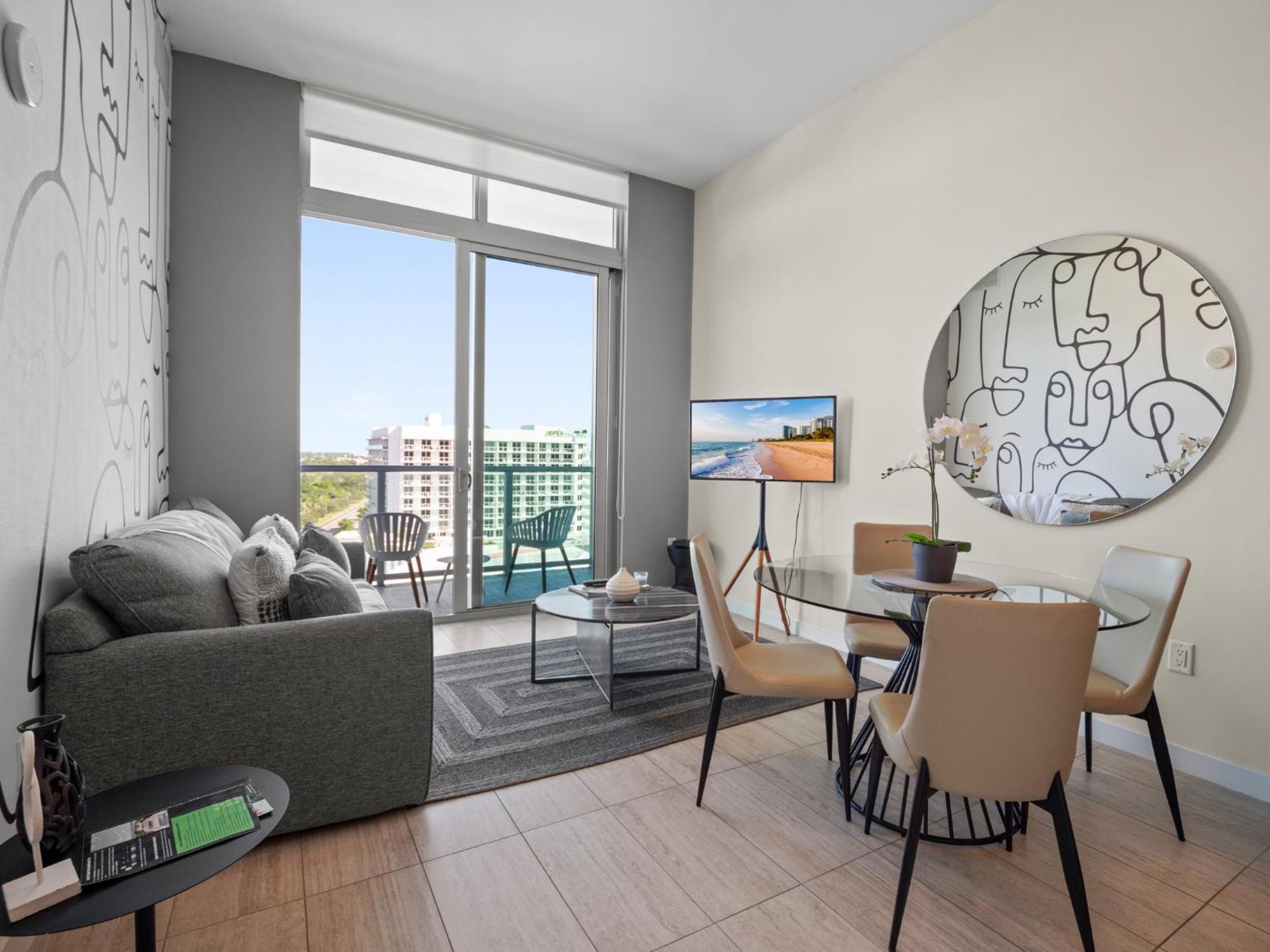 Luxury & Modern In Design District With Pool Apartment Miami