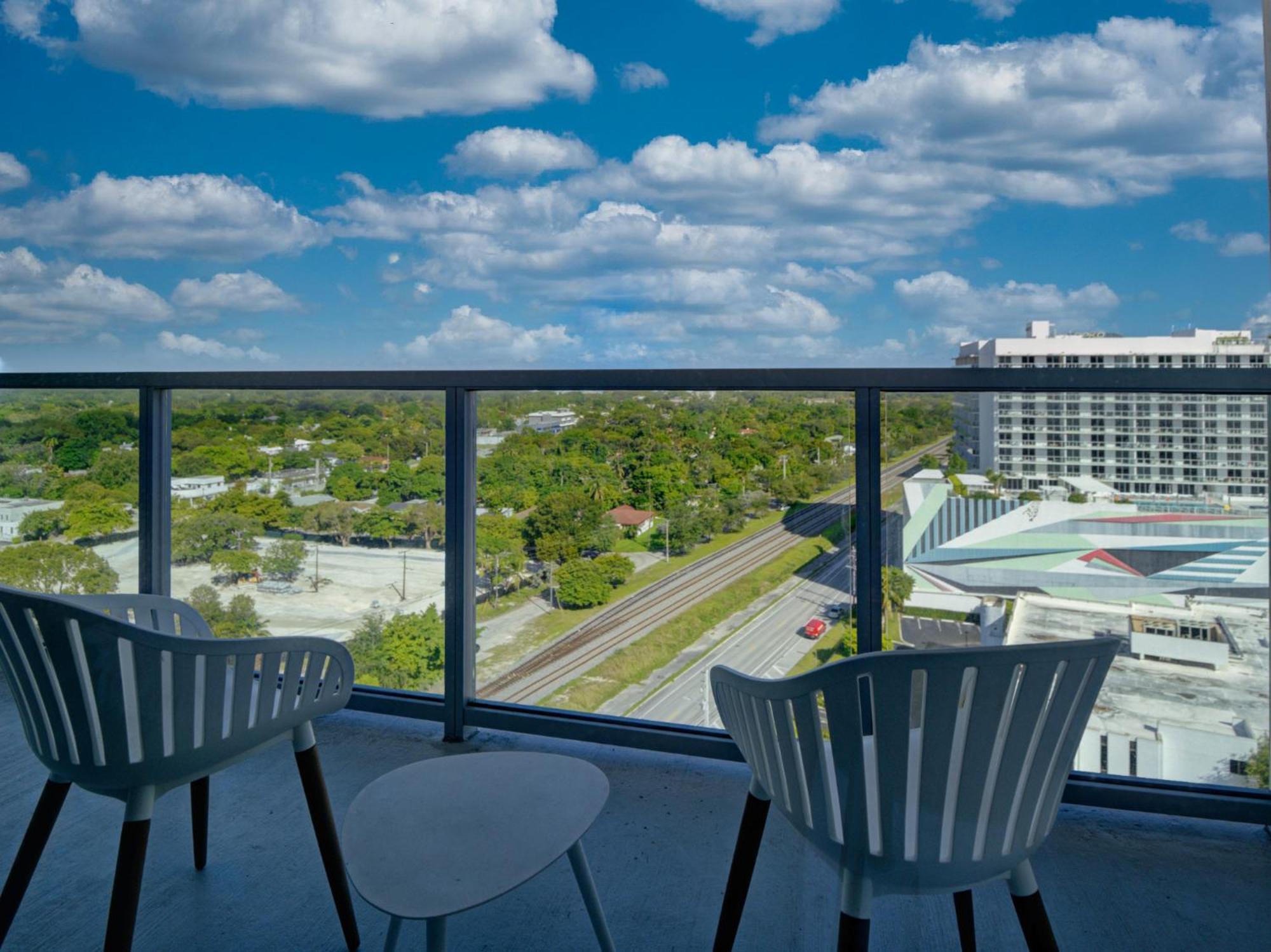 Luxury & Modern In Design District With Pool Miami