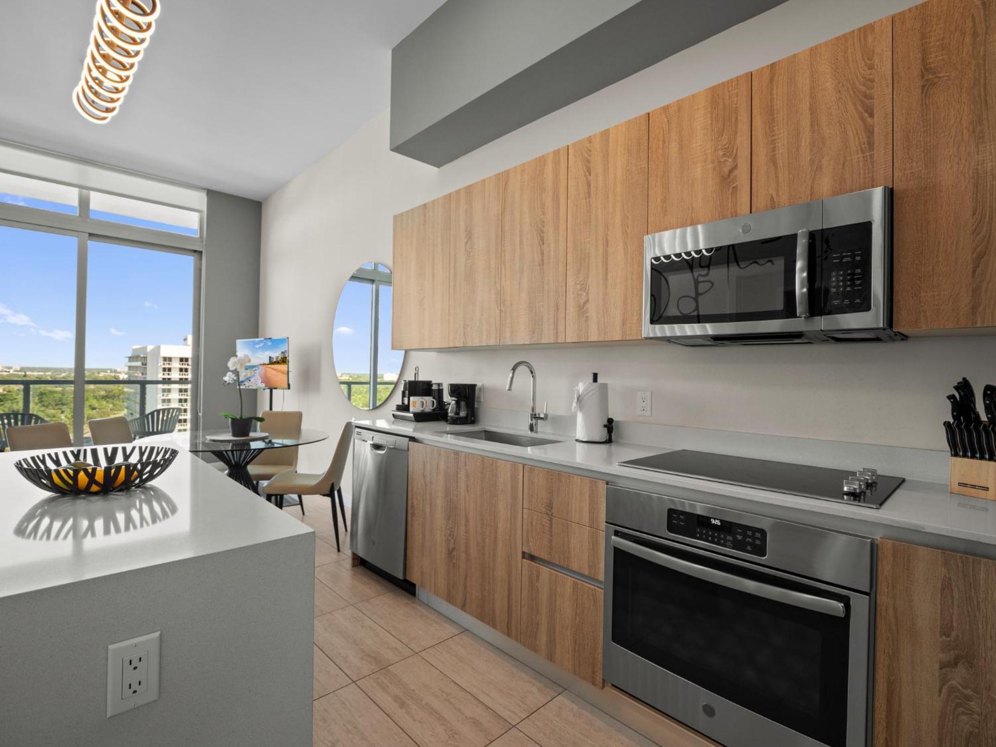 Luxury & Modern In Design District With Pool Apartment Miami