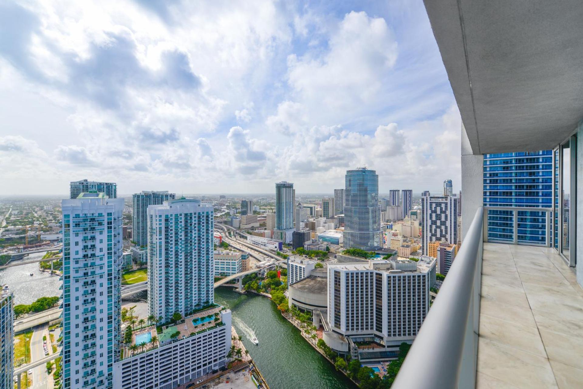 Wonderful 2/2 At Icon Brickell With Pool Miami