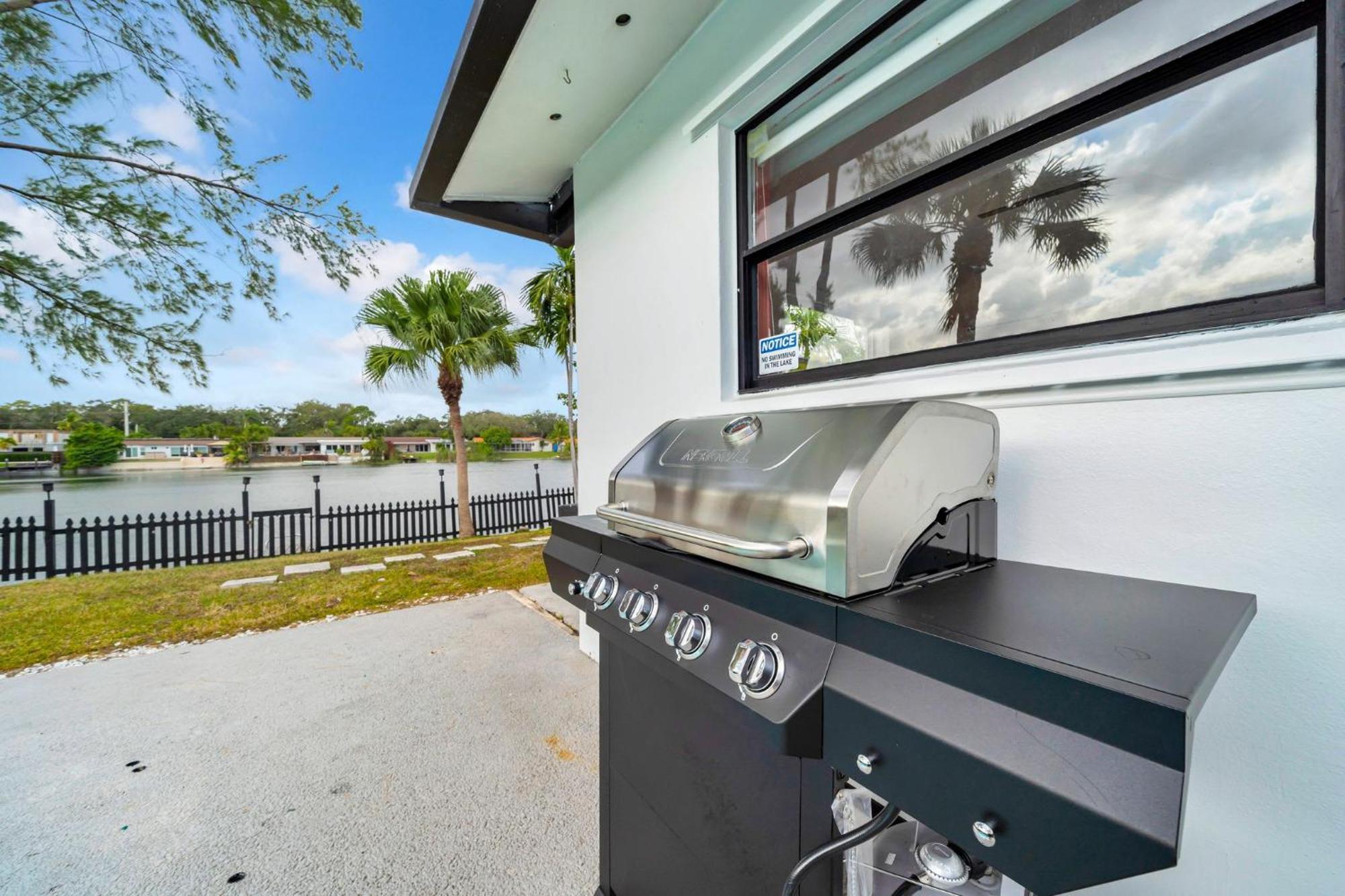 Lakefront Retreat Perfect For Family Fun Miami
