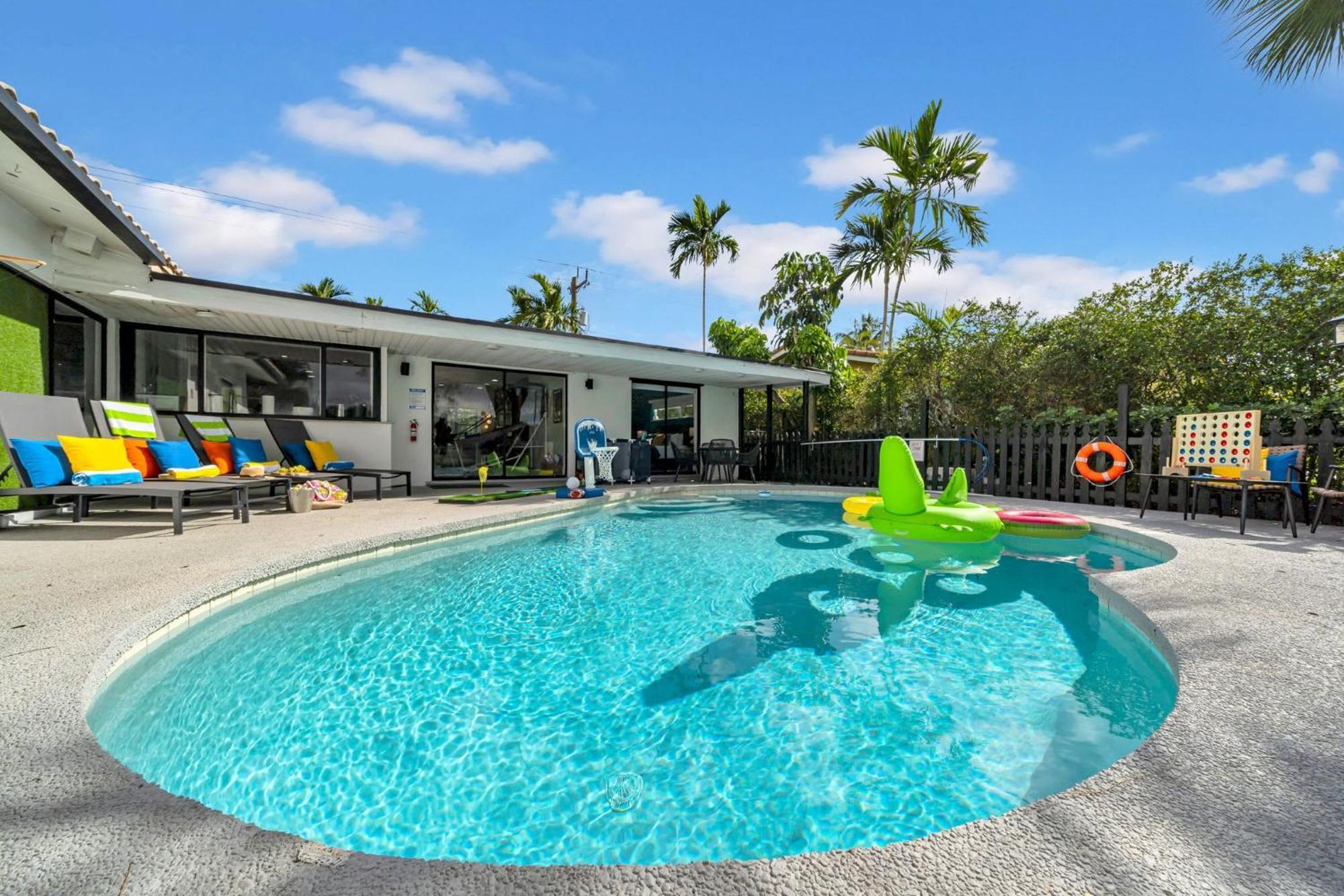 Lakefront Retreat Perfect For Family Fun Holiday home *