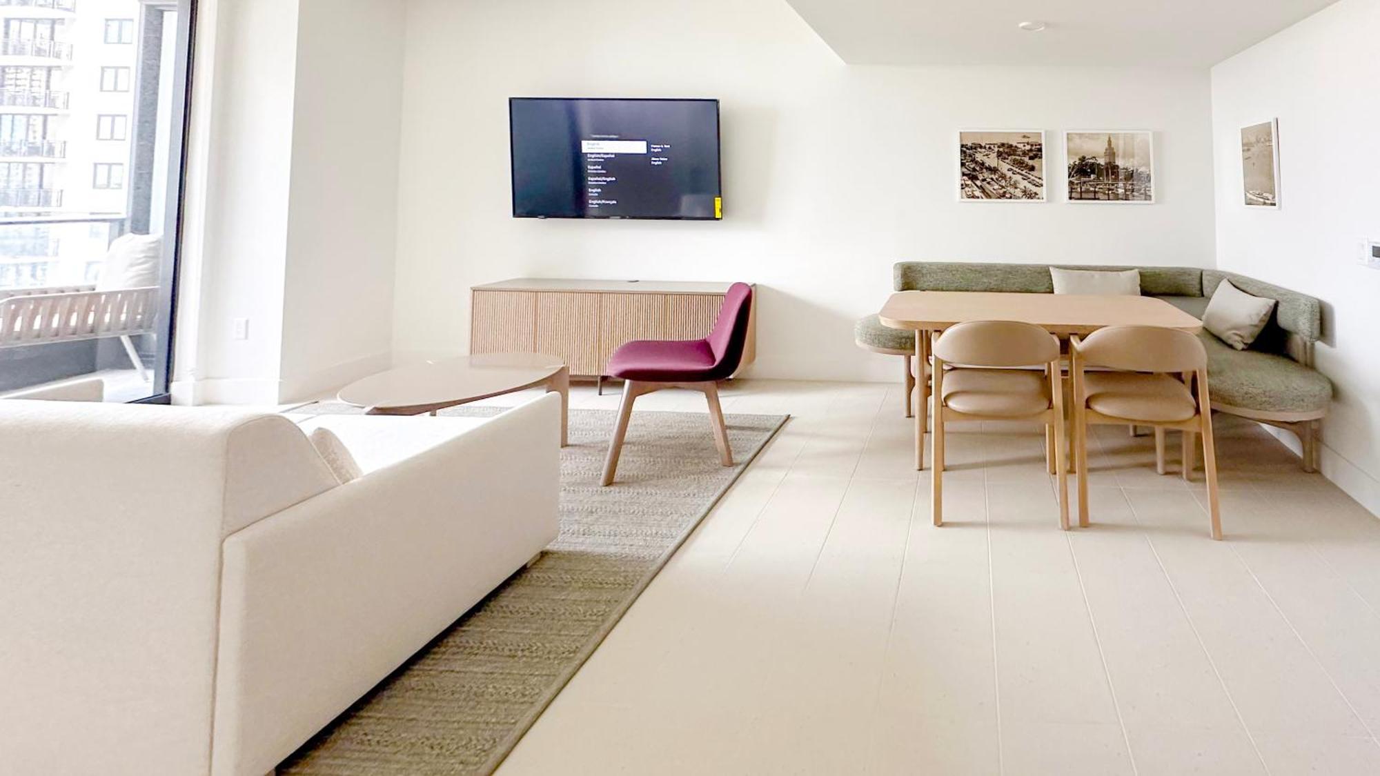 Chic One Bedroom In The Heart Of Vibrant Downtown- Daily Fee And Parking Not Included Miami