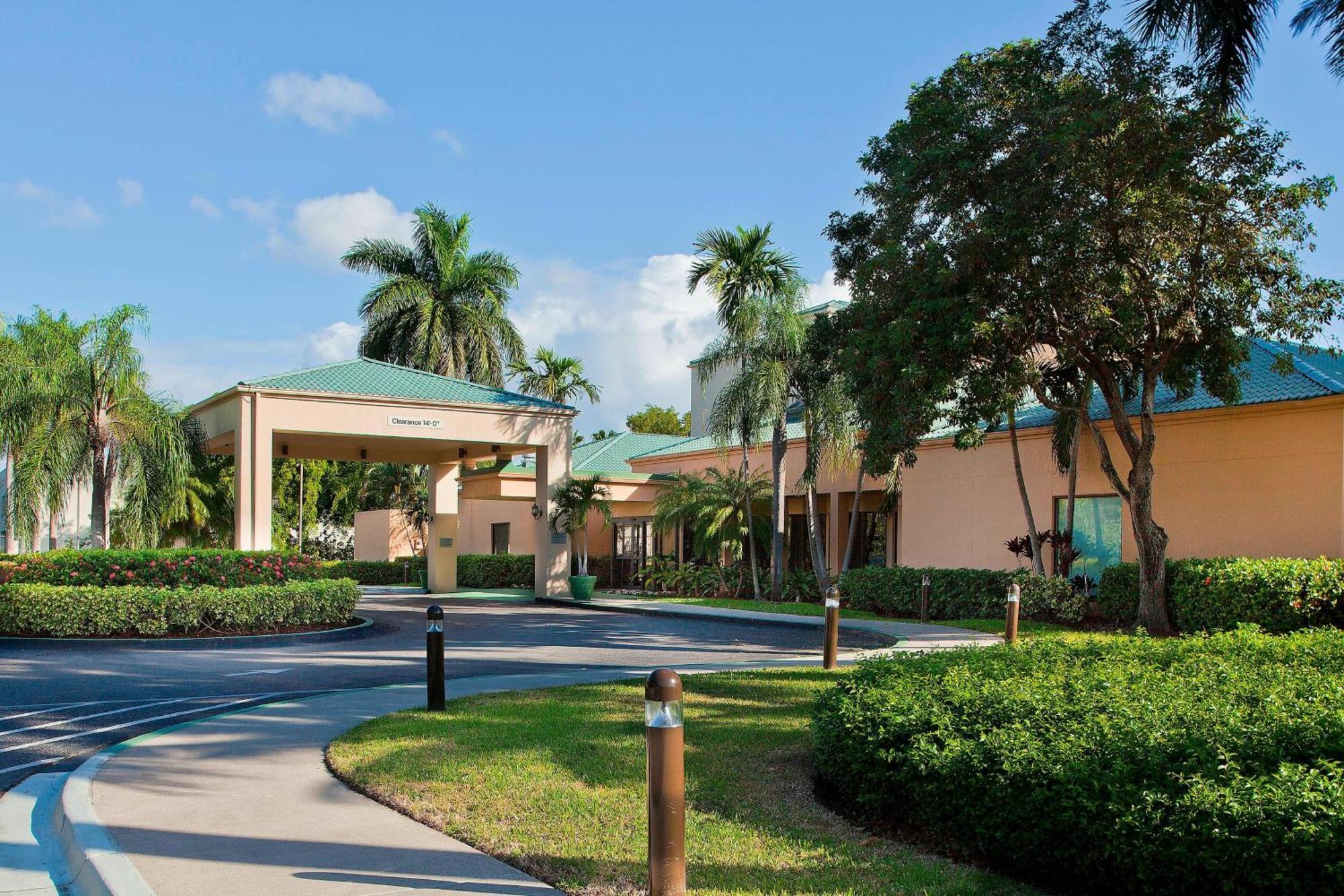 Courtyard Miami Airport West 3* Doral