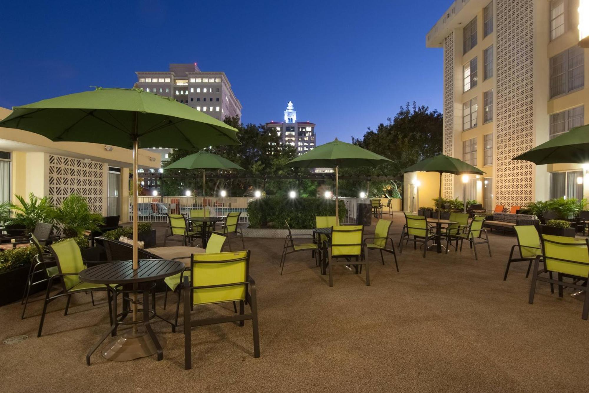 Courtyard Miami 3* Coral Gables