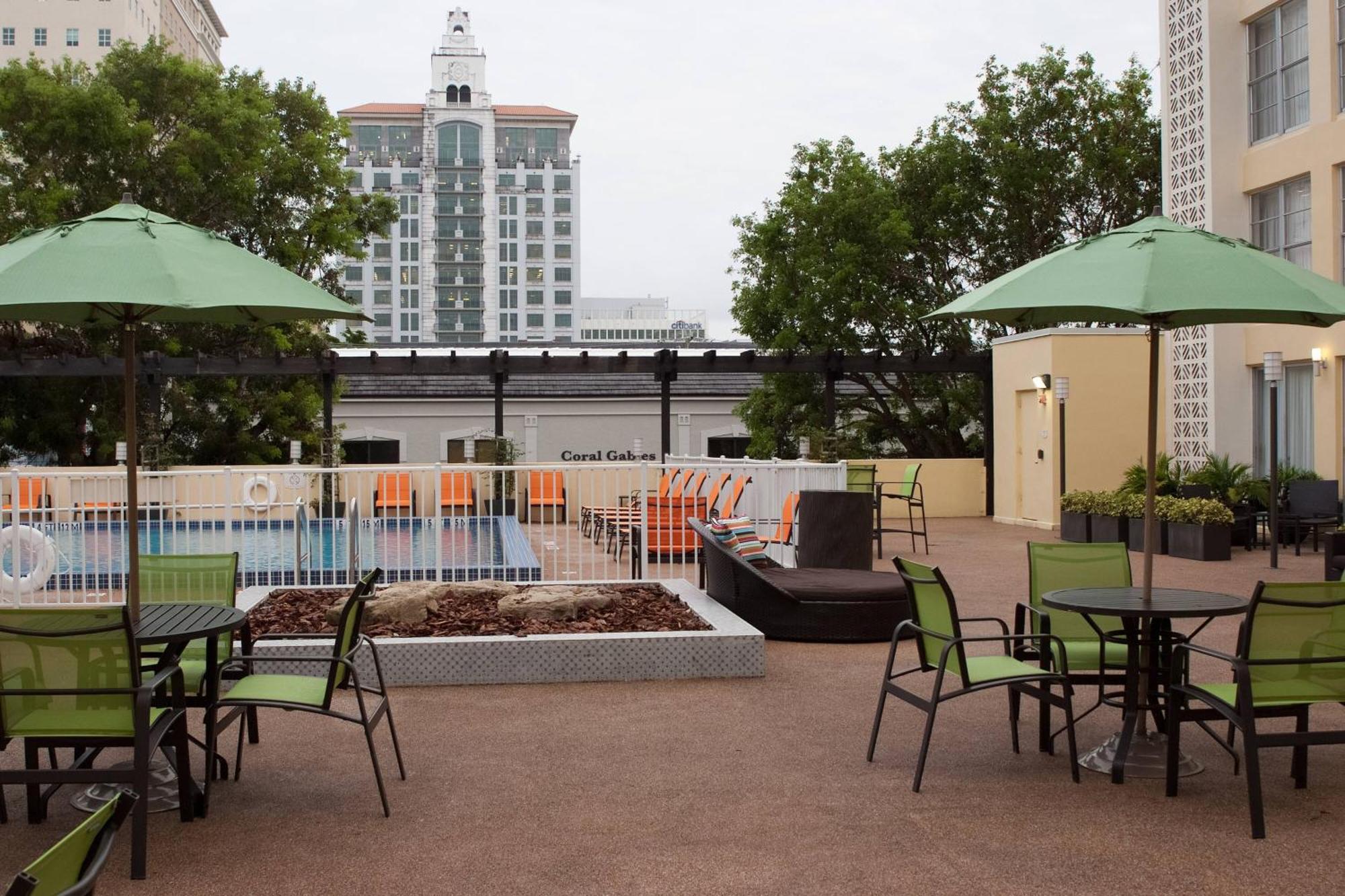 Hotel Courtyard Miami 3*