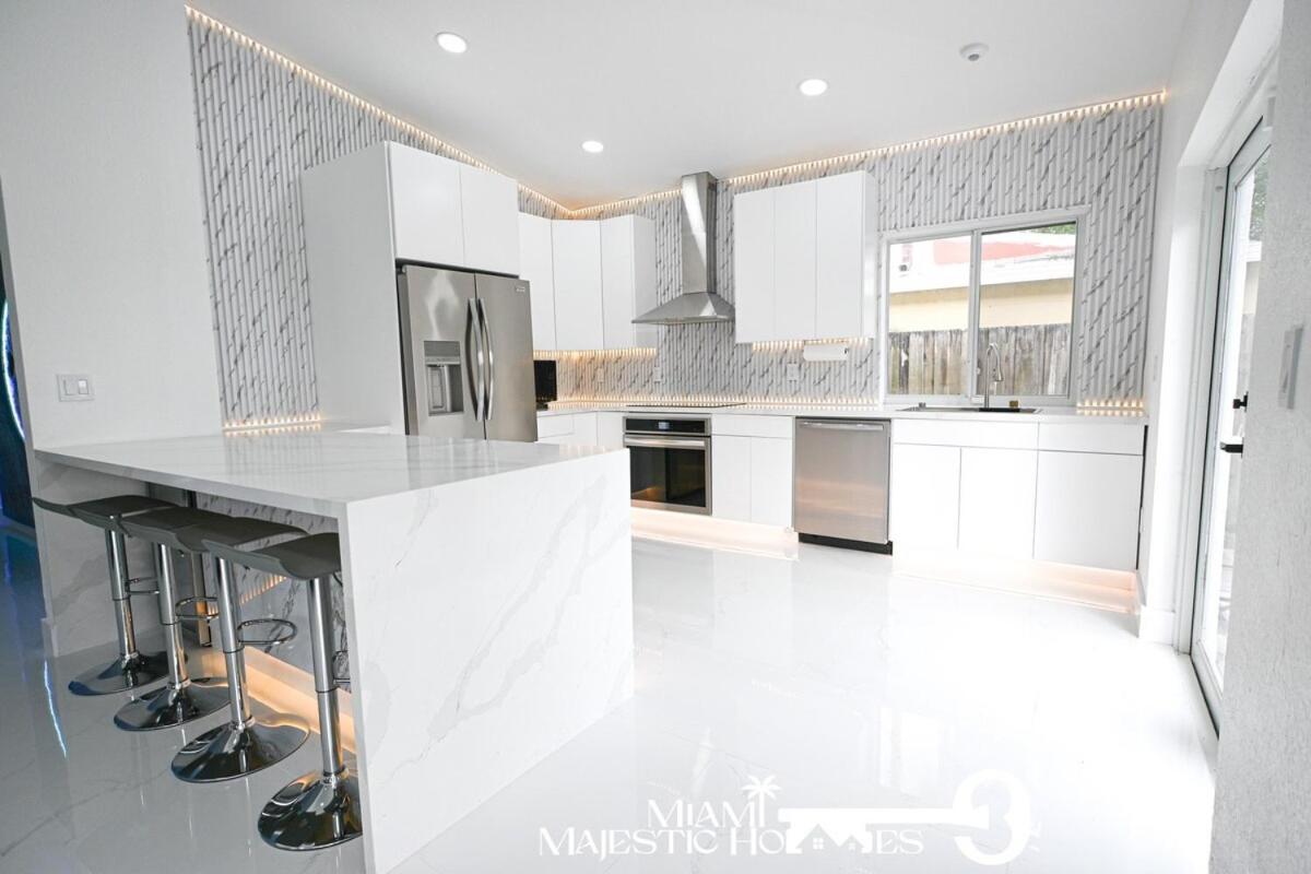 Golden Horizon Villa, Pool, Perfect Game Room, Bbq Miami