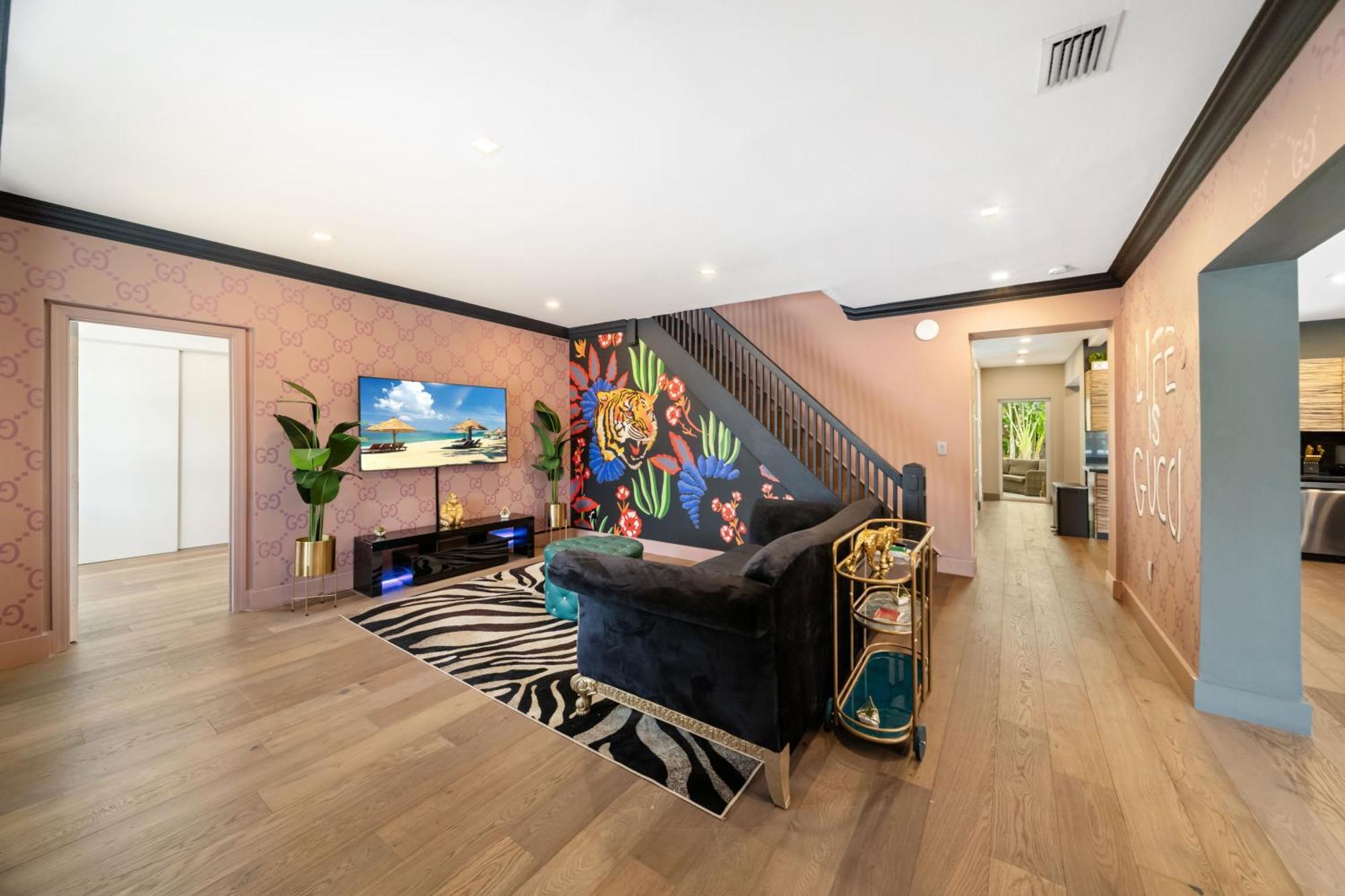 Villa Gucci With Pool & Great Location Miami