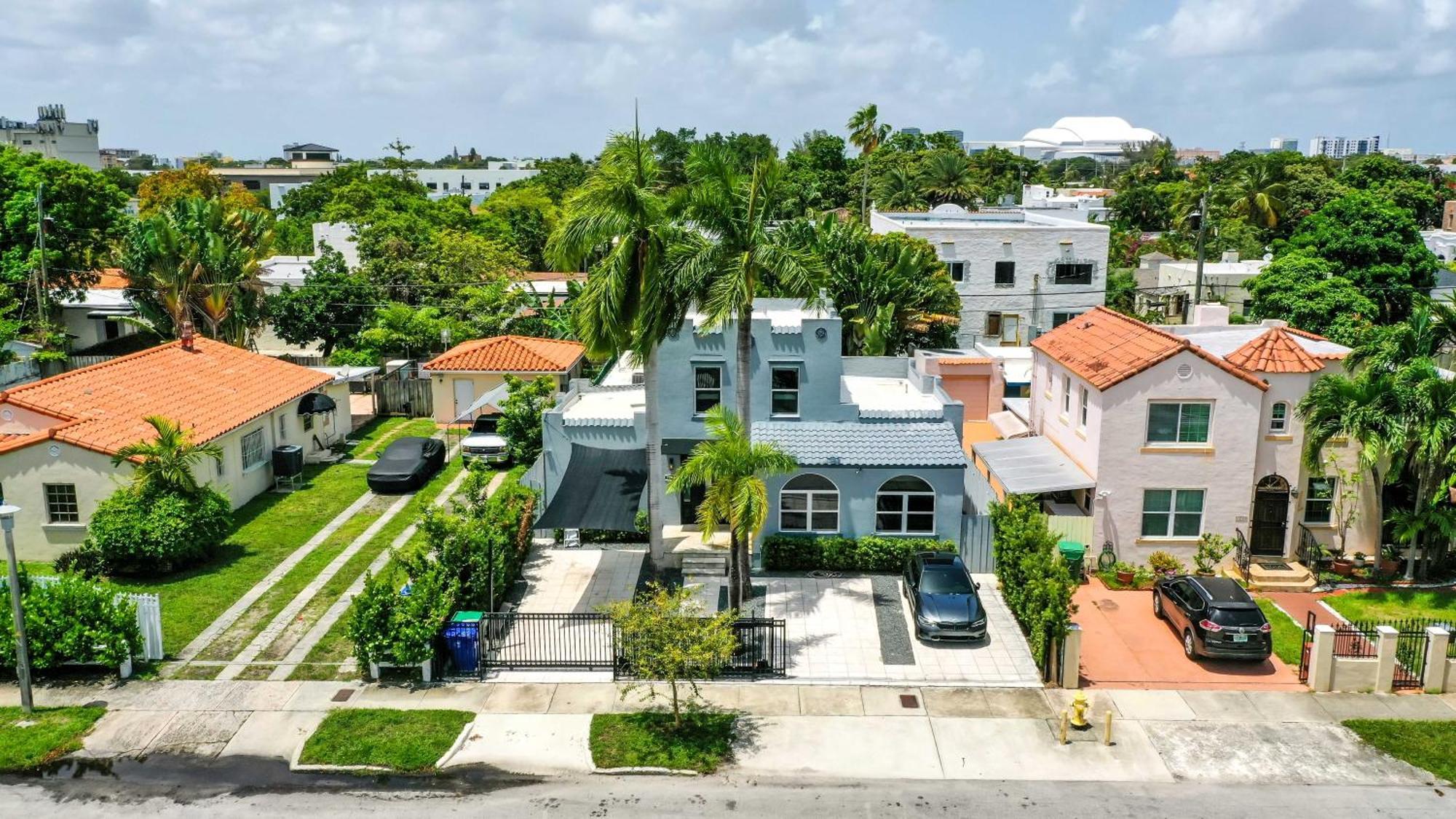 Gucci With Pool & Great Location *