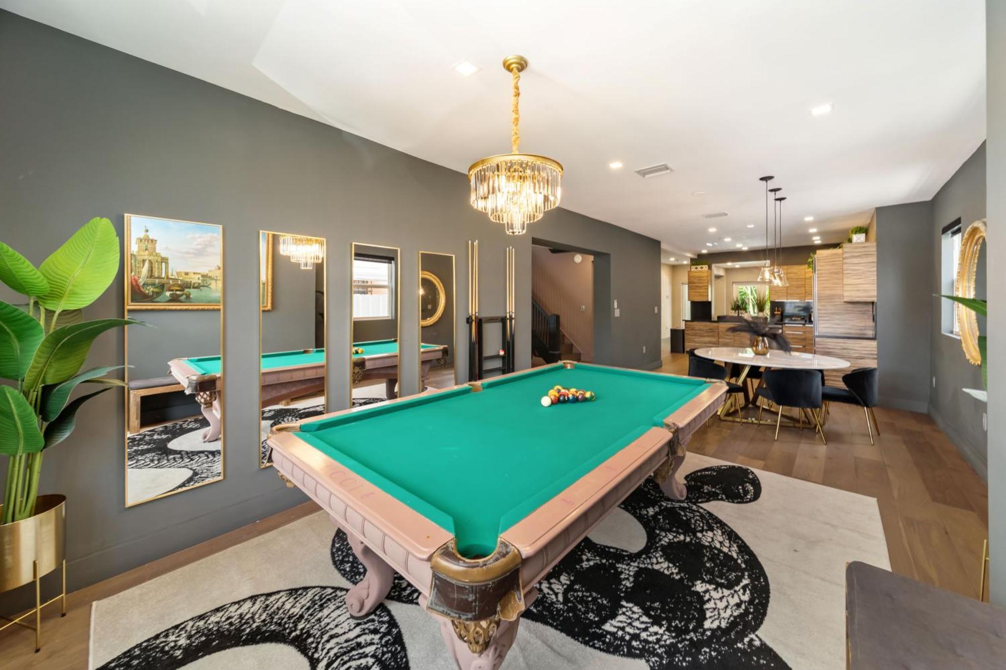 Gucci With Pool & Great Location Villa *