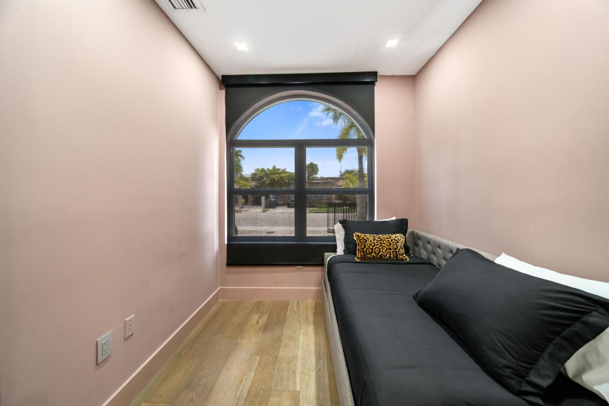 Gucci With Pool & Great Location Villa *
