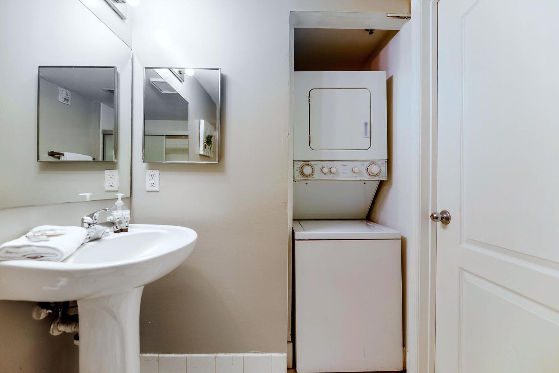 Luxurious 3br With Pool In Brickell *