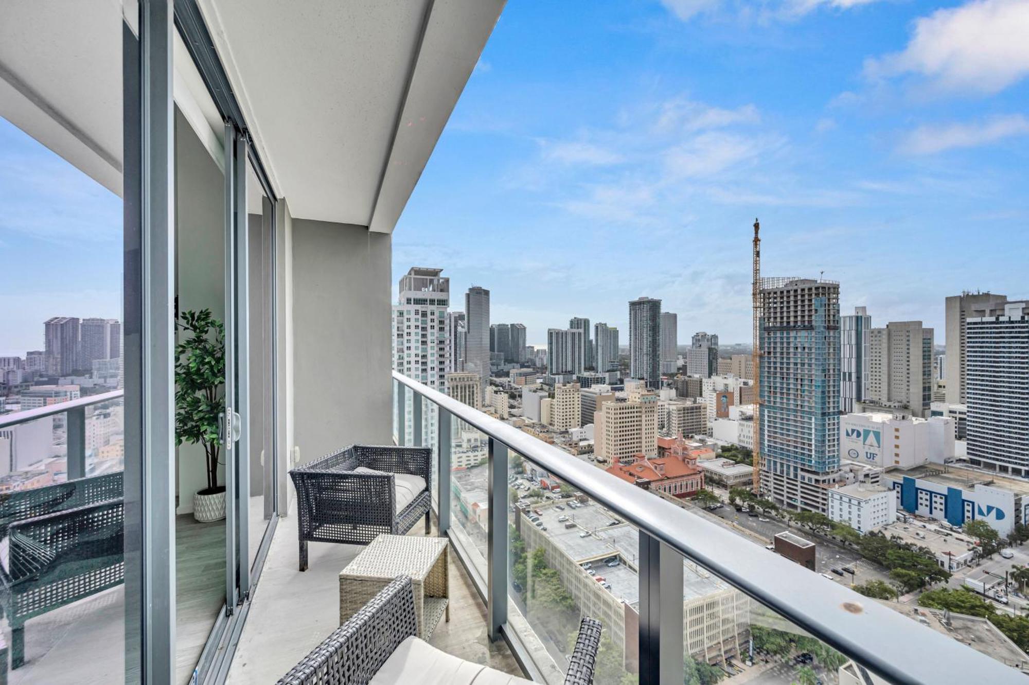Apartment Views Downtown Miami