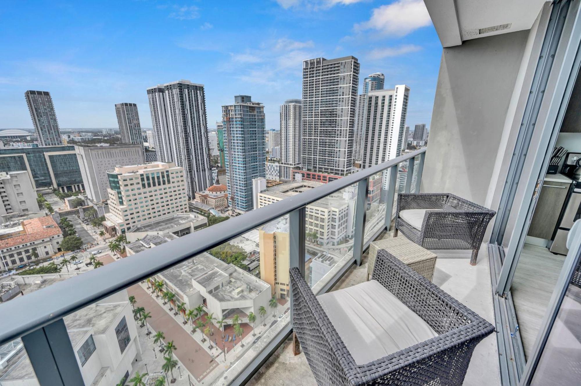 Apartment Views Downtown Miami